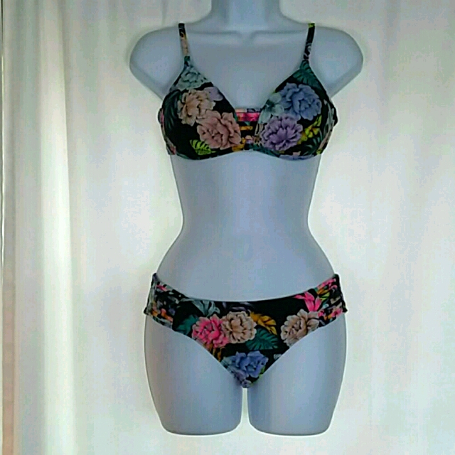 3/$20 No Boundaries Jr M 7-9 Floral Bikini